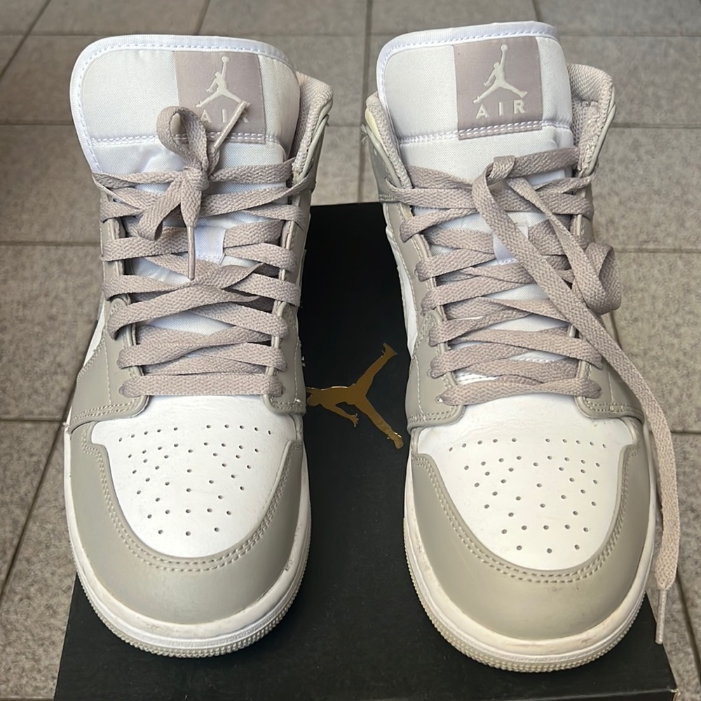 Air Jordan 1Mid Sz 8